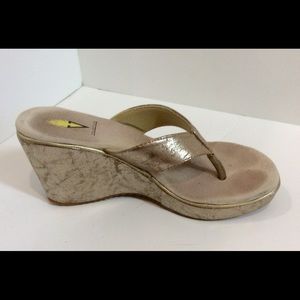 Volatile Gold Flip Flop